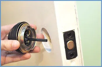 State Locksmith Services Miami, FL 305-744-5733 - 5-change-locks-service